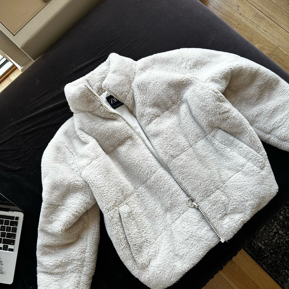 Zara cream faux fur jacket size XS